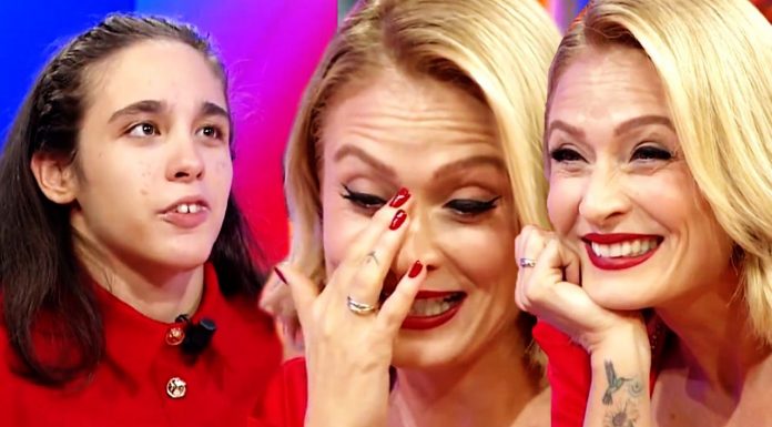 Ceyda Düvenci TV programında kızını ağırladı, duygular tavan yaptı