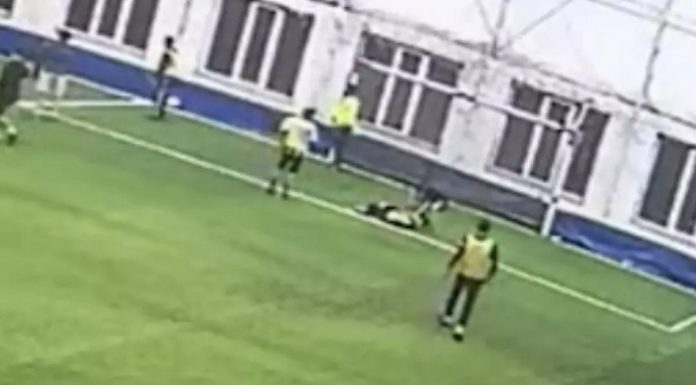 📽️18 yaşındaki genç, futbol oynarken kalp krizi geçirip hayatını kaybetti!