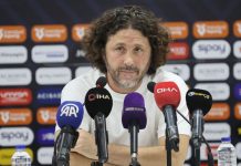 Alanyaspor’un hocası Fatih Tekke, görevinden istifa ettiğini duyurdu.