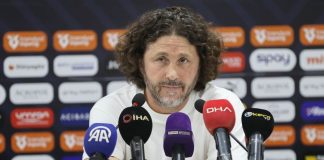 Alanyaspor’un hocası Fatih Tekke, görevinden istifa ettiğini duyurdu.
