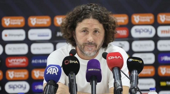 Alanyaspor’un hocası Fatih Tekke, görevinden istifa ettiğini duyurdu.