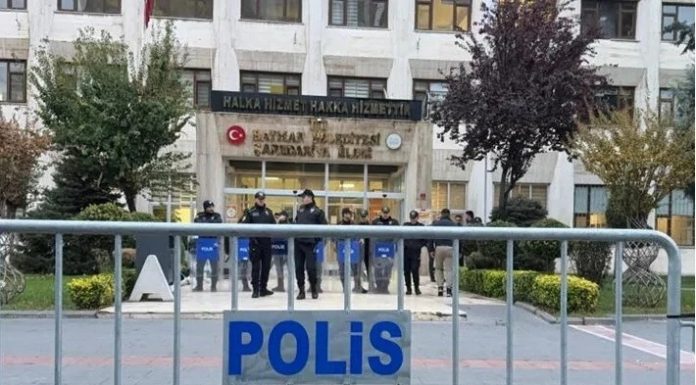 Mardin Büyükşehir Belediyesi, Batman Belediyesi ve Urfa’ya bağlı Halfeti Belediyesi’ne kayyım atandı