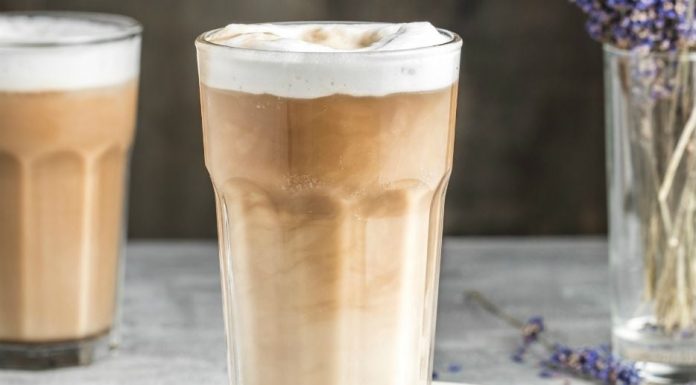 İnek sütüyle yapılan büyük boy latte içmenin kadınlarda kalp hastalığı riskini yüzde 12’ye kadar artırabileceği ortaya çıktı.