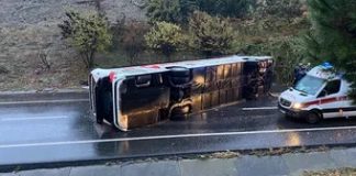 İstanbul’da yolcu otobüsü devrildi: 2 kişi öldü, 1’i ağır 15 kişi yaralandı