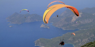 Yamaç Paraşütçüsü İngiliz turistin üzerine düştü.