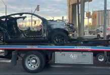 Kazada, Tesla’nın kapıları kilitlendi, 4 kişi yanarak can verdi