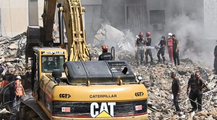 İsrail Lübnan’da acil müdahele merkezlerini bombalıyor; kurtarma görevlilerini öldürüyor.
