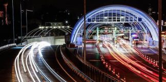 Avrasya Tüneli araç yangını nedeniyle trafiğe kapatıldı