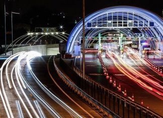 Avrasya Tüneli araç yangını nedeniyle trafiğe kapatıldı