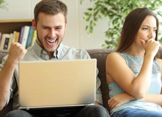 Kocanızın sizi artık sevmediğinden ve terk edeceğinden mi endişelisiniz ? İşte uzmanından 8 gizli işaret !