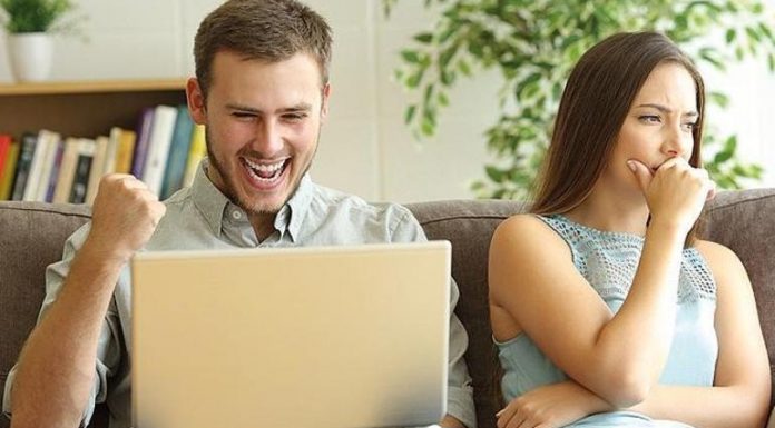 Kocanızın sizi artık sevmediğinden ve terk edeceğinden mi endişelisiniz ? İşte uzmanından 8 gizli işaret !