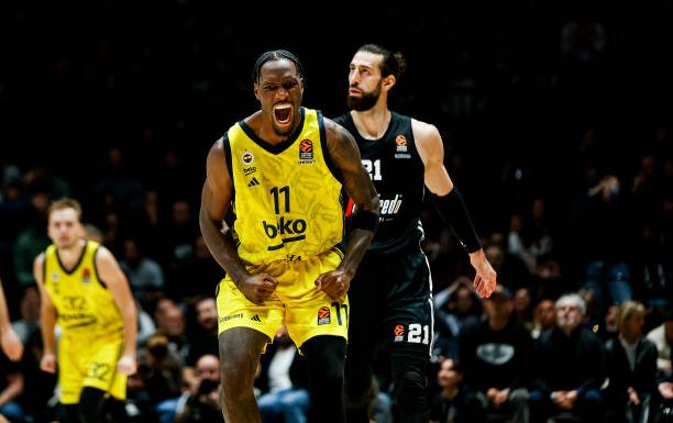 Fenerbahçe Beko’da alev alev yanan Nigel Hayes-Davis’in taraftardan isteği: “Lütfen Saras’ı arayın, mesaj atın. Bize dört gün izin versin”