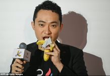 📽️ 6,2 milyon dolara geçtiğimiz günlerde satın aldığı ‘sanat eseri’ muz’u yedi!