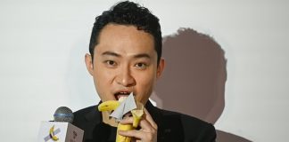 📽️ 6,2 milyon dolara geçtiğimiz günlerde satın aldığı ‘sanat eseri’ muz’u yedi!