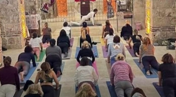 Büyük tepki topladı. Mardin’deki tarihi Süryani kilisesinde yoga!