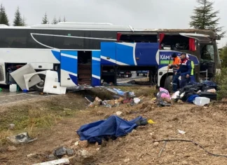 Eskişehir’de yolcu otobüsü akla attı; 1 ölü, 30 yaralı