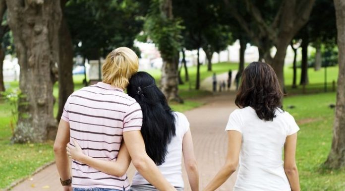 Eşinizin sizi aldattığını gösteren dört kolayca fark edilemeyen işaret!