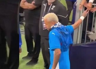 📽️Yok artık! Neymar, taraftarı selamlarken yüzüğünü çaldılar