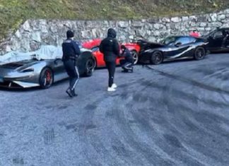 Çok pahalı bir bir çarpışma. İki Ferrari, bir McLaren, bir Bentley’den zincirleme kaza!