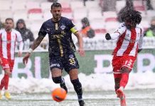 📽️Yayıncı kuruluş spikerinden kar altında oynan maç sırasında sıra dışı teklif: ‘Böyle havalarda da bir çay molası verilse fena olmaz’