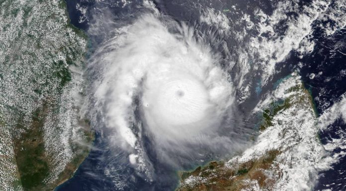 Koca adayı yutmuş, yüzlerce kişi hayatını kaybetmişti. NASA ölümcül kasırganın uzay görüntülerini yayınladı