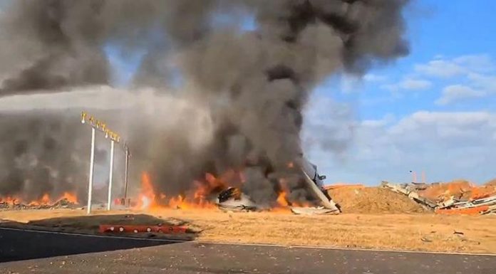 📽️ Uçağın uçuş takımları açılmadı, 175 kişilik uçakta sadece 2 kişi kurtuldu.