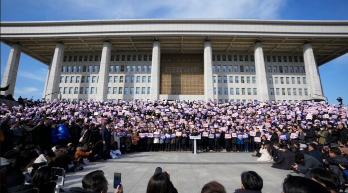 Güney Kore’de Devlet Başkanı’nın partisi de görevden alınması görüşünde.