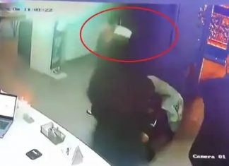 Klinikte yüksek sesle konuşup küfreden kadın, kendisini uyaran hekimi sırtından bıçakladı!