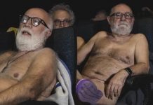 ‘Nüdist film etkinliği’ Sinemada filmi çırılçıplak izlediler!