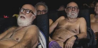 ‘Nüdist film etkinliği’ Sinemada filmi çırılçıplak izlediler!