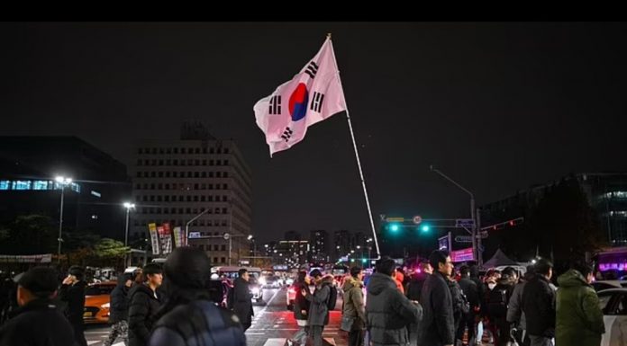 Sıkıyönetim ilanından sonra Güney Kore ‘kaynıyor’… Ülkede muhalefet de tepkili.