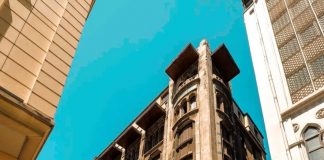 İstanbul Karaköy’deki tarihi Tütün Han otel oluyor.