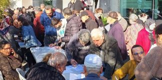 Emekliye 5 bin lira yılbaşı yardımı açıklandı, binlerce kişi belediyeye akın etti!