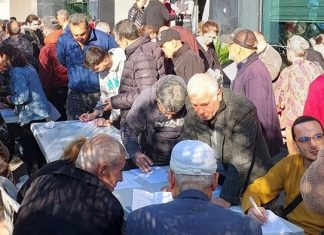 Emekliye 5 bin lira yılbaşı yardımı açıklandı, binlerce kişi belediyeye akın etti!