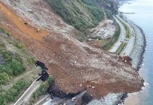 Artvin heyelan faciası/Toprak altında kalan araca ve içindeki 4 kişiye ulaşıldı