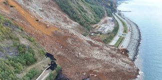 Artvin heyelan faciası/Toprak altında kalan araca ve içindeki 4 kişiye ulaşıldı