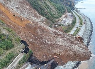 Artvin heyelan faciası/Toprak altında kalan araca ve içindeki 4 kişiye ulaşıldı