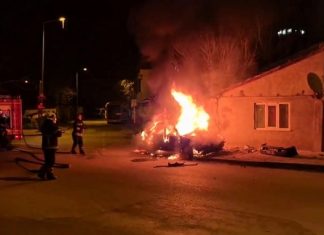 Feci kaza! Eve çarpıp alev alan otomobildeki 4 genç yaşamını yitirdi