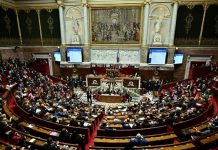 Fransa’da Hükümet Düştü!