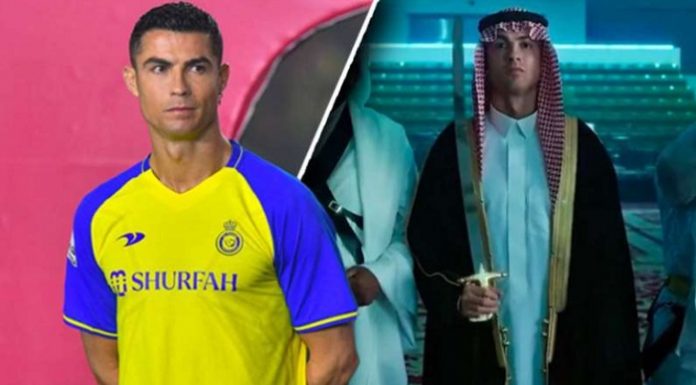 Müslüman mı oluyor? Ezan okunduğunda idmanı durduruyor, arkadaşlarını duaya çağırıyor