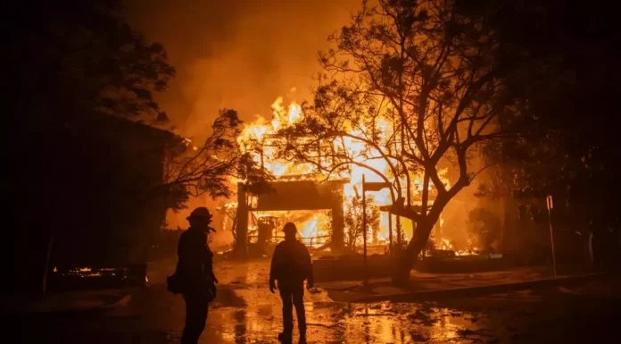 📽️Los Angeles’taki orman yangınları şehri 4. gündür kavuruyor, 30.000 dönümlük alan kontrolsüzce yanıyor