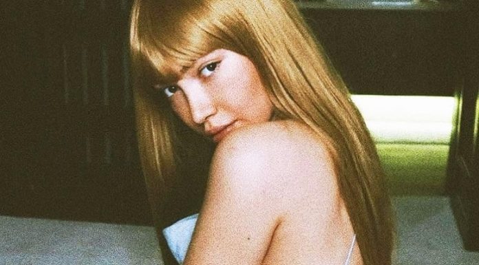 Yok artık! Ünlü fenomen estetik ameliyatı oldu, kalçasındaki dolgu kaburgasına çıktı