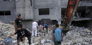 Gazze’de savaş durdu acı dinmedi. Gazzeliler enkaz altında cenazelerini arıyor.