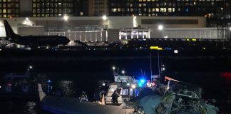 📽️Washington’da havadaki çarpışma anı kameralara kaydedildi. Nehirde arama çalışmaları sürüyor.