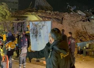 Konya’da 4 katlı bina çöktü! Enkaz altında kalanlar var