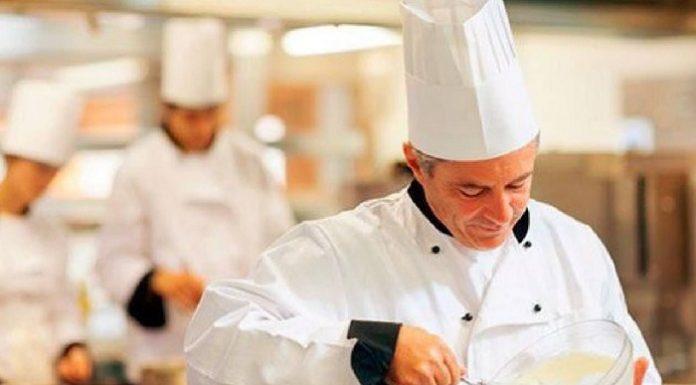 Aşçılar neden uzun şapka takar?