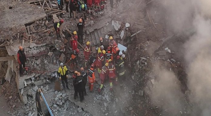 Konya’da Bina Çökmesi/3 kişi kurtarıldı, 2 kişi enkaz altında, 4 gözaltı!