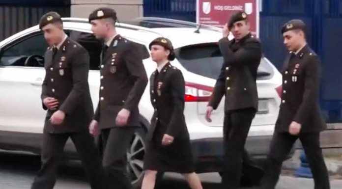 ‘Mustafa Kemal’in Askerleriyiz’ demişlerdi. Teğmenler ihraç edildi