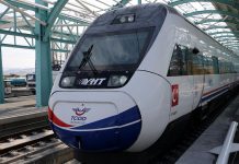 TCDD, Yüksek Hızlı Tren (YHT) bilet fiyatlarına zam yaptı.Zam oranları, yüzde 40-44 arasında değişiyor.