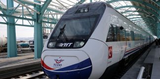 TCDD, Yüksek Hızlı Tren (YHT) bilet fiyatlarına zam yaptı.Zam oranları, yüzde 40-44 arasında değişiyor.